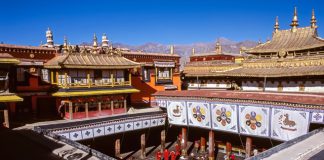 Khám phá chùa Đại Chiêu (Jokhang) trong tour du lịch Tây Tạng